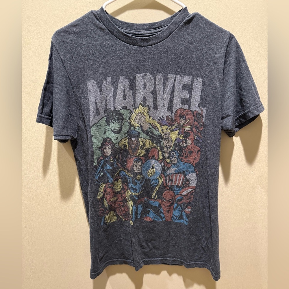 ⭐️3 for $15, 5 for $20⭐️ Marvel Graphic T-Shirt Adult Small Gray